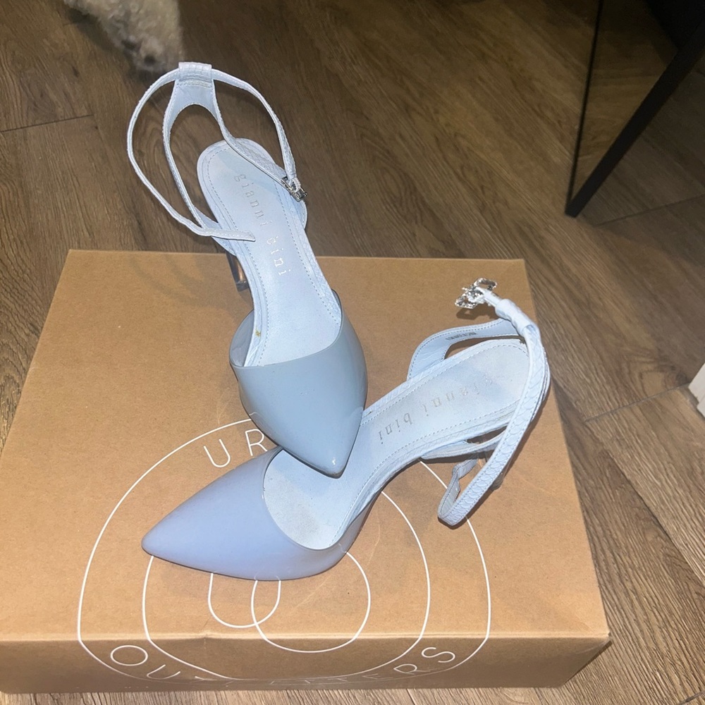 Gianni bini closed toe heels with a point